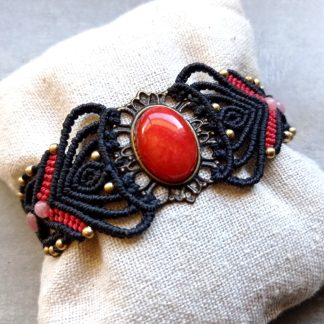 Bracelet cabochon jade rouge, micro macramé