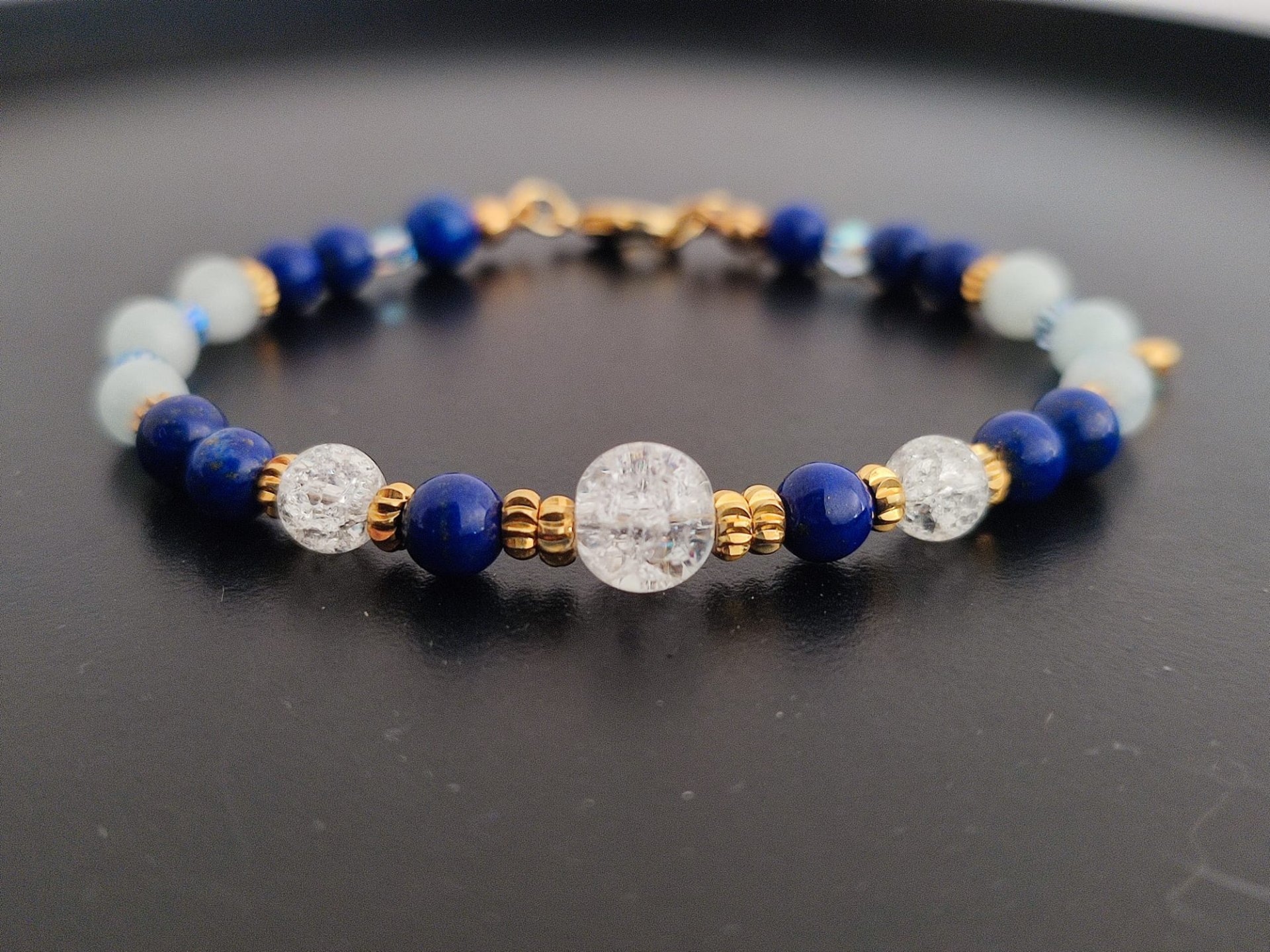 Bracelet Lapis Lazuli, Calcédoine et Cristal de Roche – Plaqué Or – Image 4