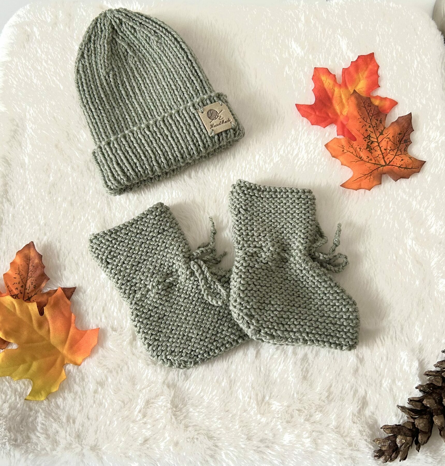 Coffret Bonnet et chaussons en laine mérinos – 3-6 mois
